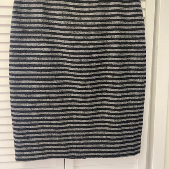 J Crew wool pencil skirt (size 4) - Picture 2 of 3
